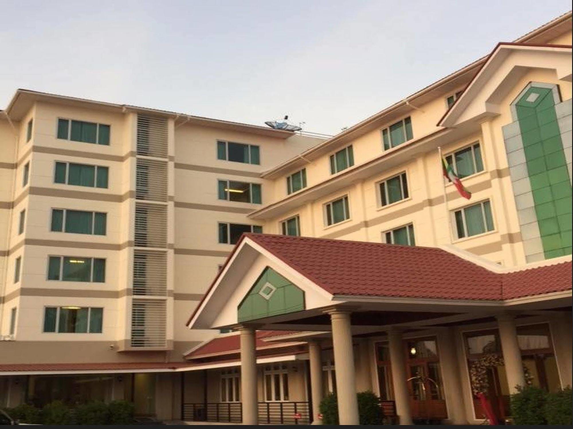 Ngwe Moe Hotel Moulmein Extérieur photo