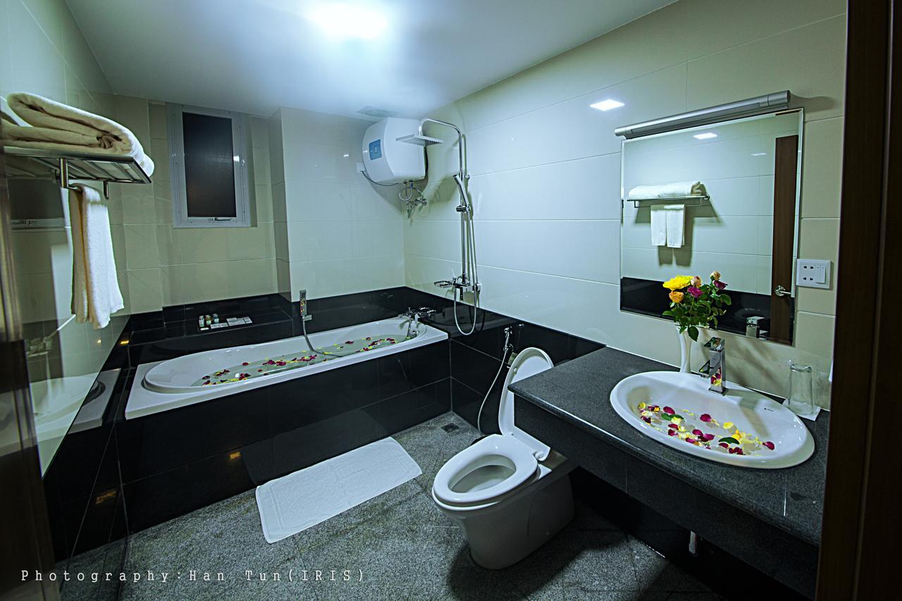 Ngwe Moe Hotel Moulmein Extérieur photo