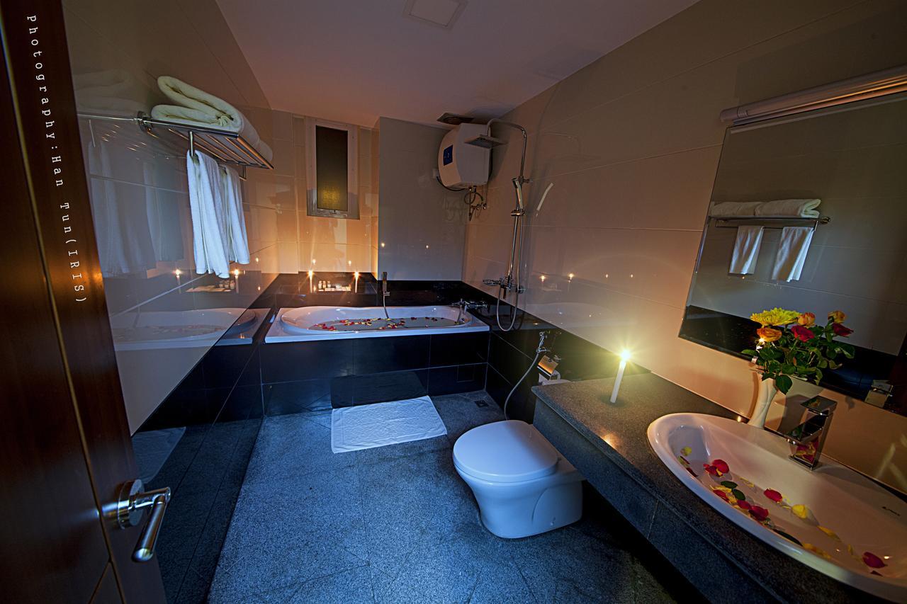 Ngwe Moe Hotel Moulmein Extérieur photo