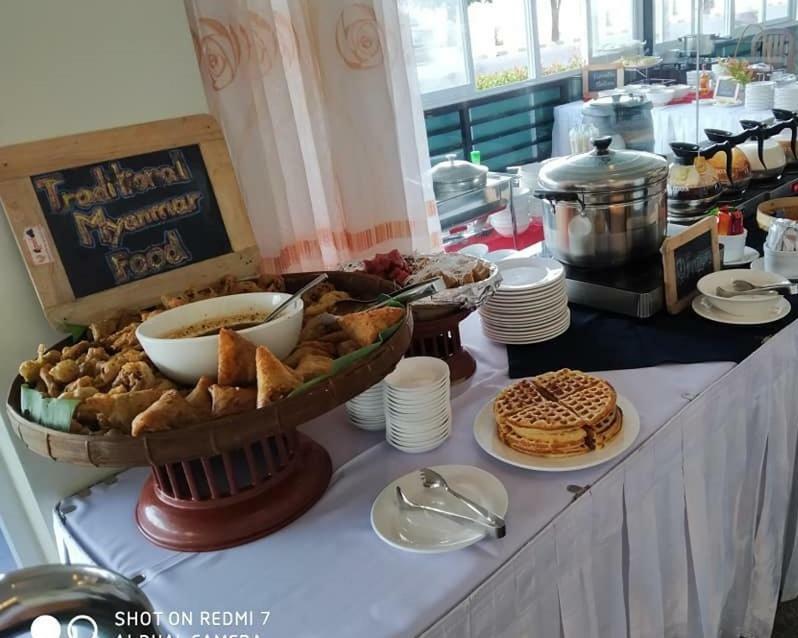 Ngwe Moe Hotel Moulmein Extérieur photo